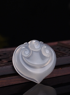 白玉髓心形玛瑙吊坠挂件如意锁