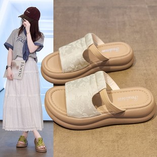 超火一字凉拖 拖鞋 女夏外穿2025新款 高级感时尚 配裙子厚底沙滩凉鞋