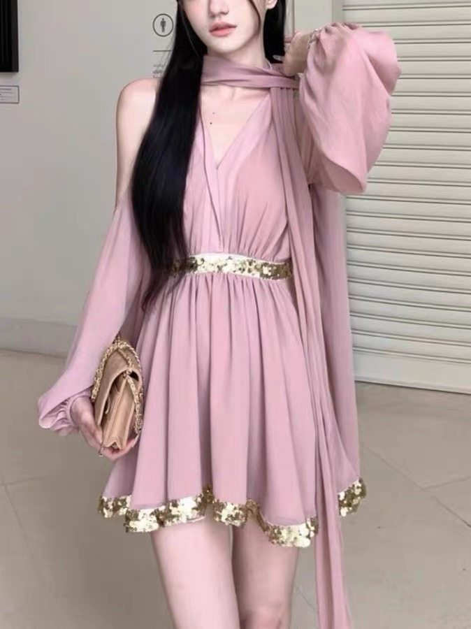 法式名媛御姐轻熟风挂脖连衣裙女春夏轻奢气质绝美生日晚礼服裙子