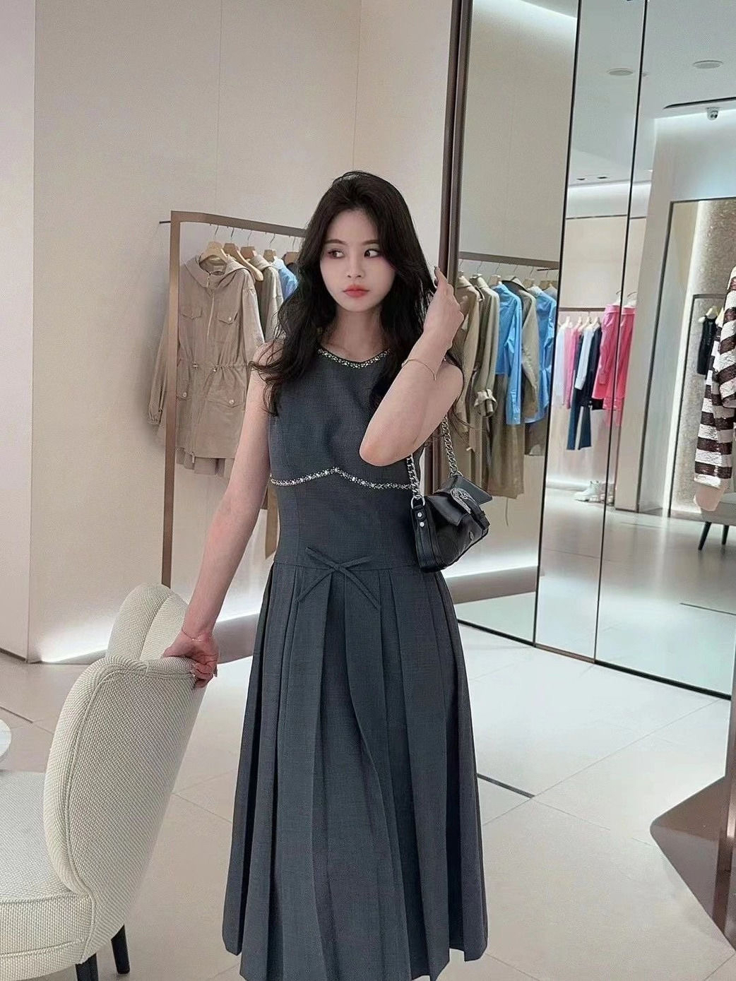 SSLFACAI法式镶钻蝴蝶结无袖百褶连衣裙女轻奢收腰钉珠气质长裙