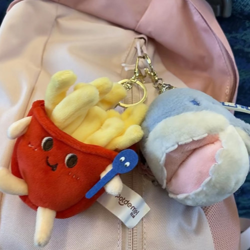 莎莎同款stp鲨鱼挂件书包钥匙扣