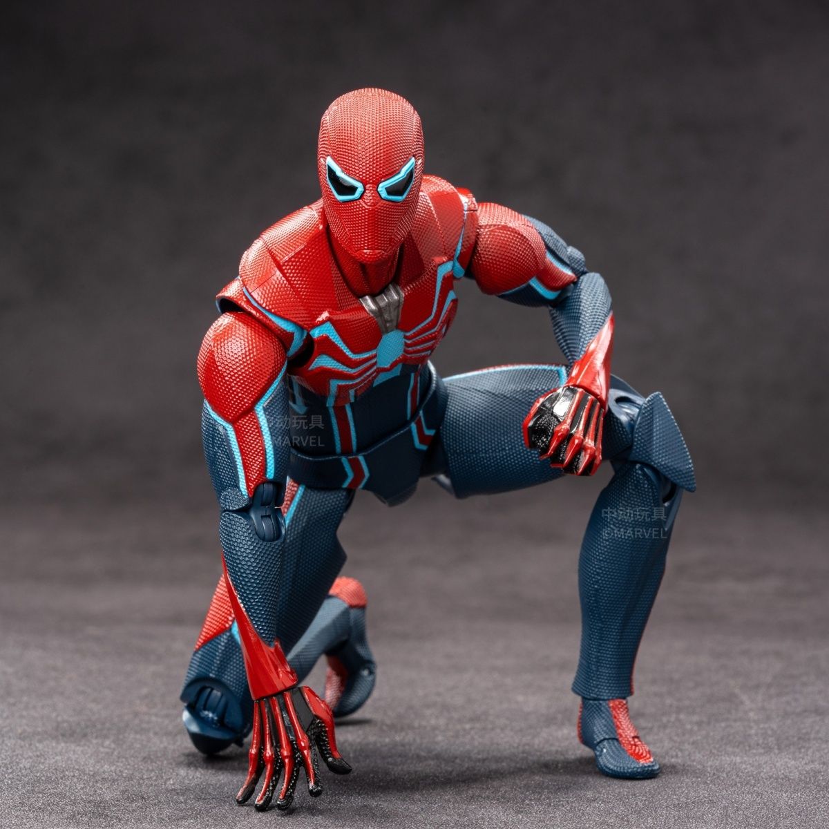 新品中动正版漫威蜘蛛侠经典红蓝配色极速战衣手办模型摆件礼物