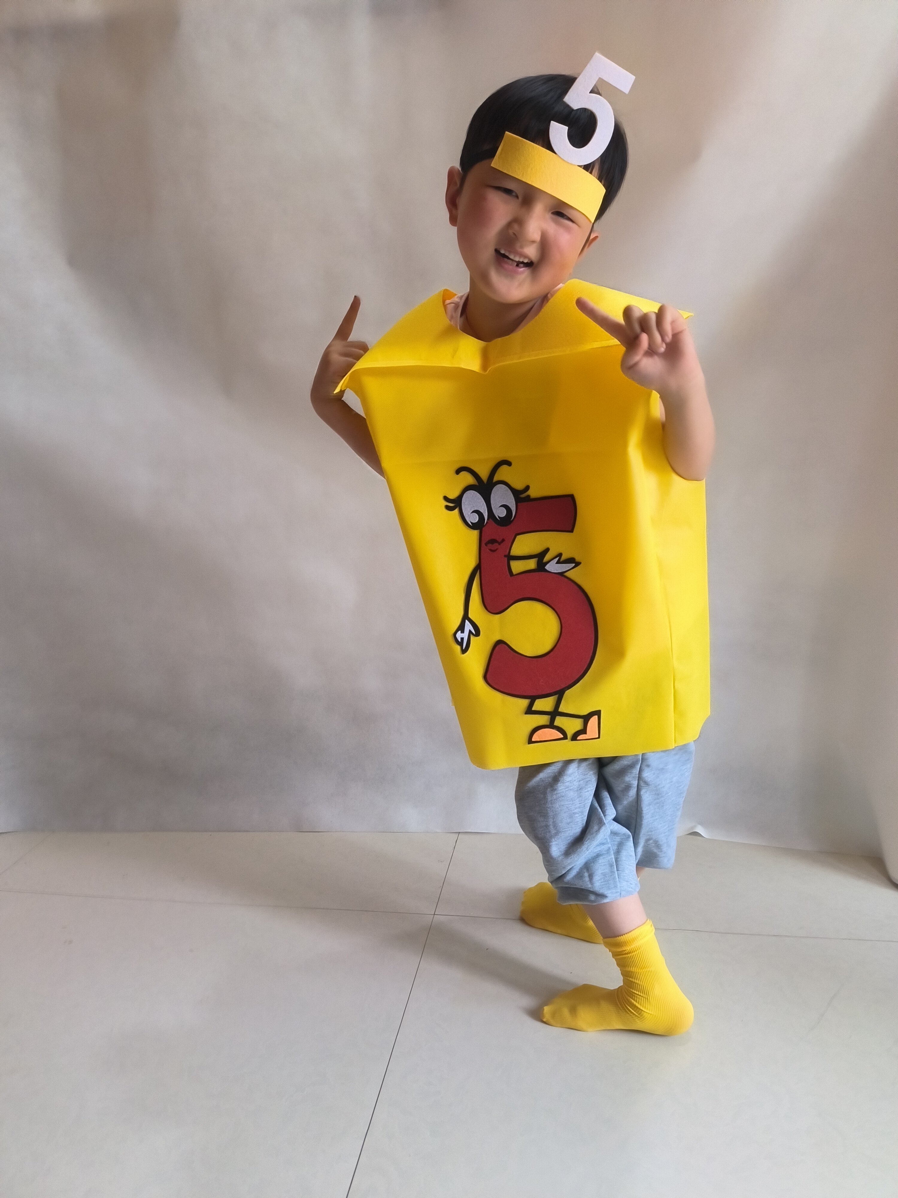 幼儿园数字扮演舞蹈演出服装儿童字母标点符号字典表演服卡通造型