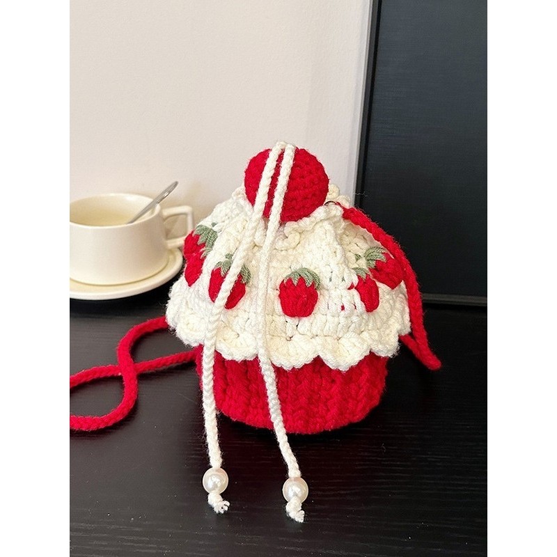 进口bag手工包包女可爱草莓毛线成品编织钩针手提斜挎水桶包,服饰配件/皮带/帽子/围巾,DIY编织材料包,淘宝优惠券,粉丝福利购,淘宝优惠卷