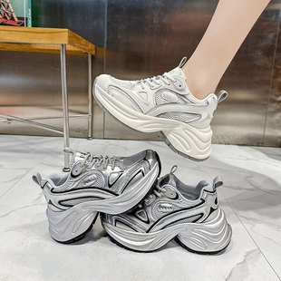 2025年秋季 女款 百搭小个子增高炸街运动休闲 厚底老爹鞋 进口爆款