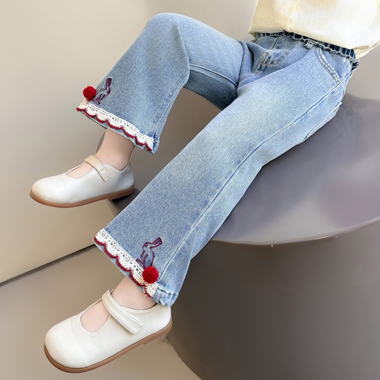 女童洋气牛仔裤春季2026新款儿童韩版时髦喇叭裤宝宝春秋休闲长裤