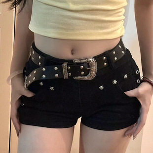 韩版爆款辣妹黑色三分牛仔裤女款夏季潮流百搭休闲铆钉装饰直筒裤