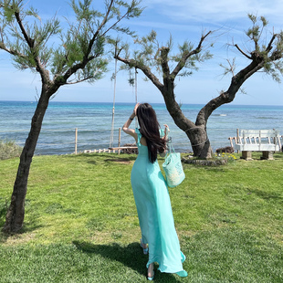 熊熊屋 明艳大美女收腰大裙摆荷叶边大V领雪纺连衣裙 蒂凡尼