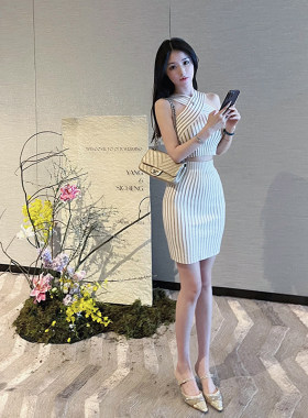 【曼妙lady】做一年 82曼金线条纹修身包臀针织套装裙