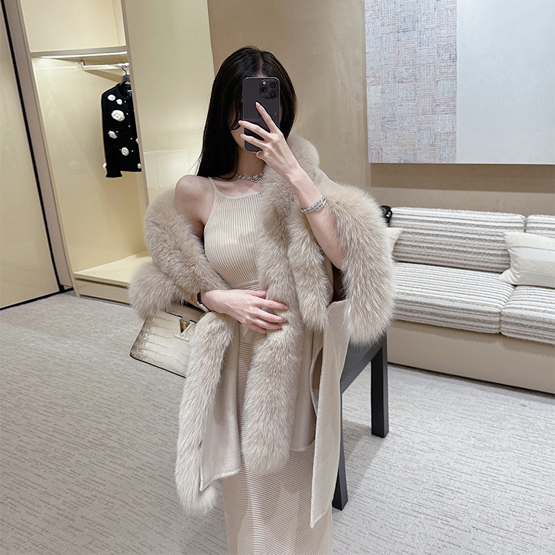 熊熊屋【低调富女友】900g双面羊毛呢狐狸毛千金感连帽斗篷大衣