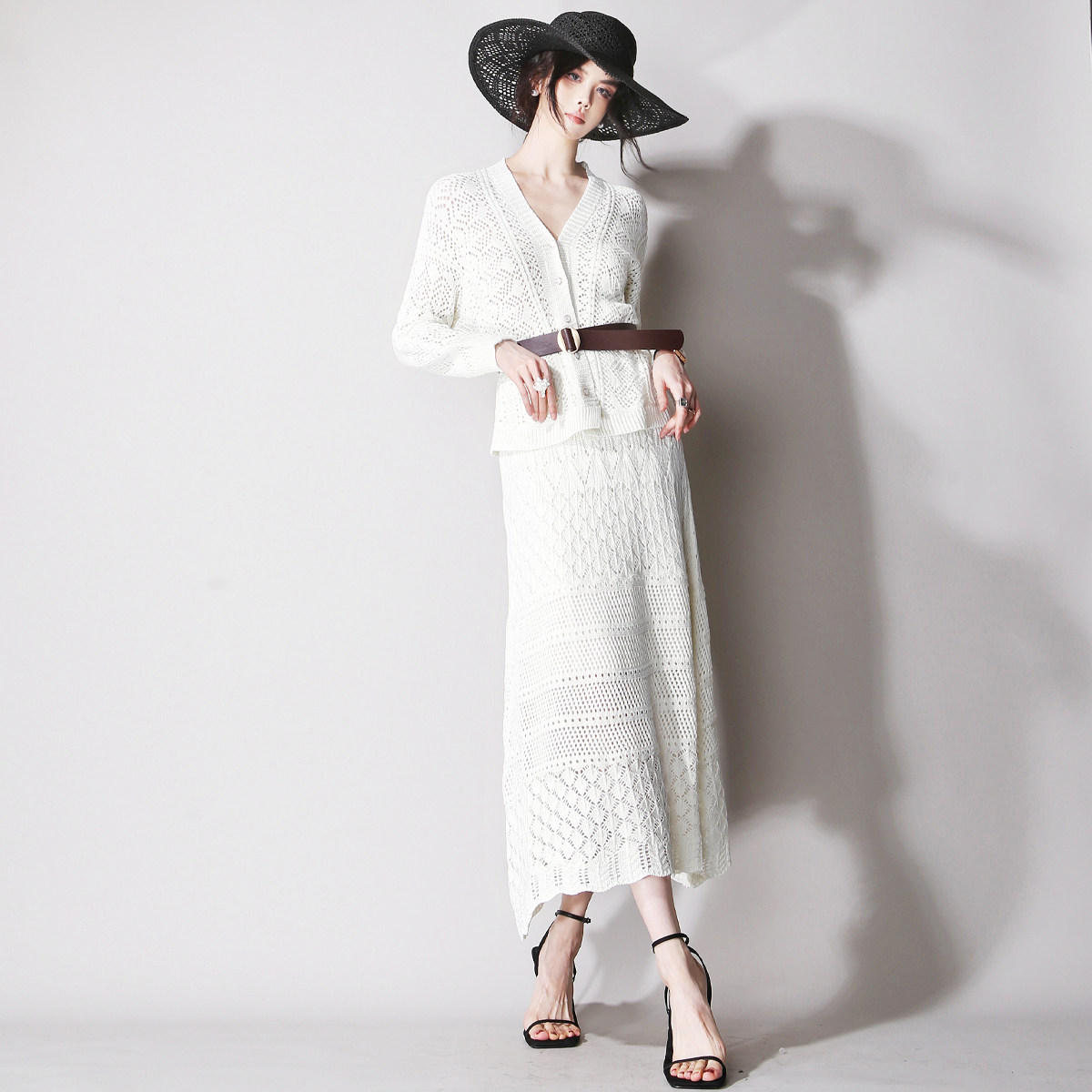 B55法式高级感套装 简约镂空针织V领配腰带开衫+中长款高腰半身裙