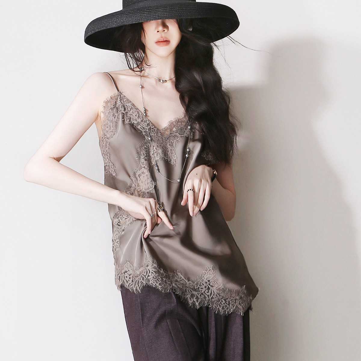 E55超美斜边镂空不对称蕾丝拼接丝滑缎面打底外穿欧美风背心吊带