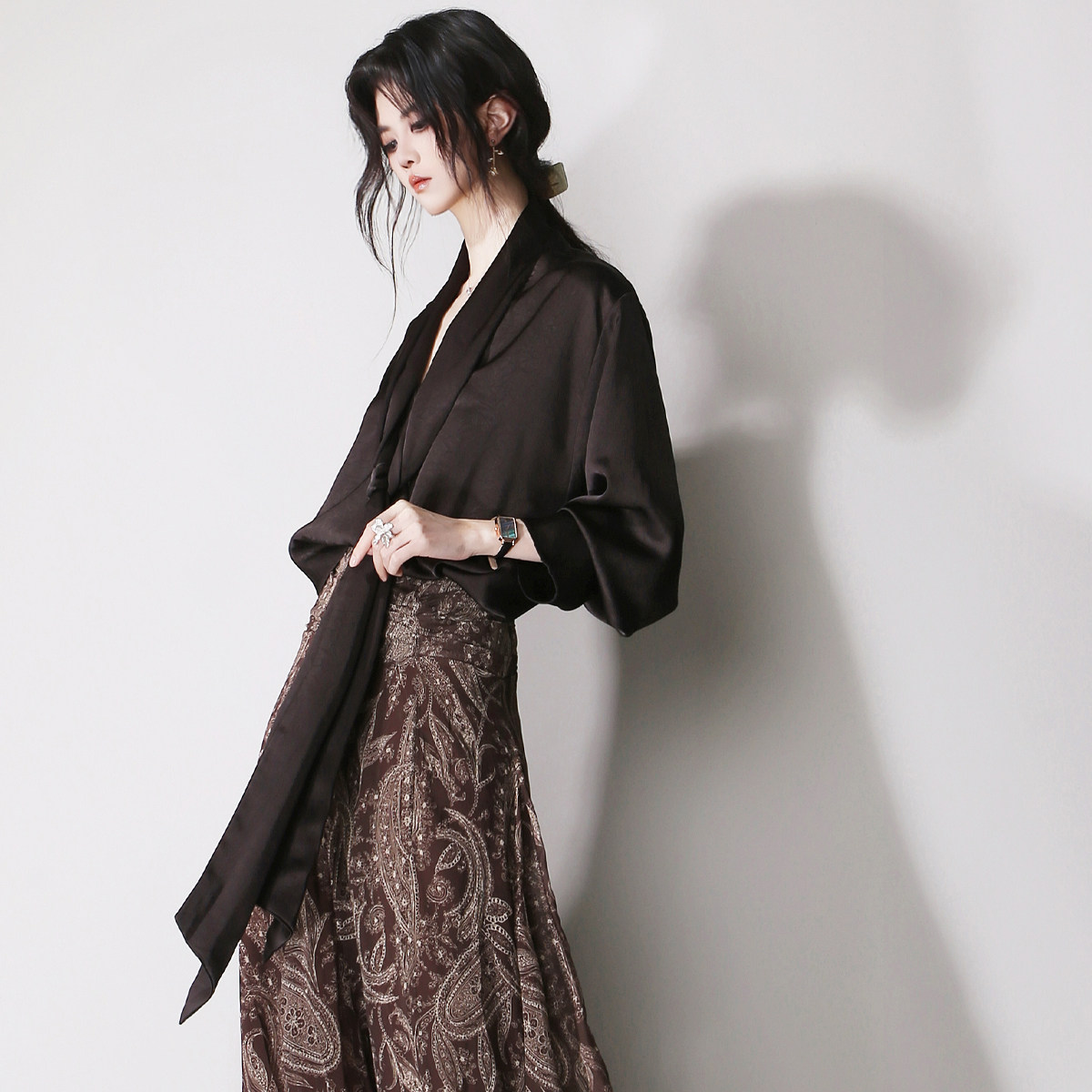 D22可变穿法造型飘带丝巾领结显瘦丝滑垂感欧美风百搭V领长袖衬衫