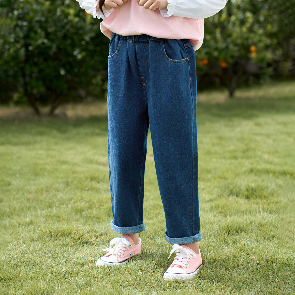 女童洋气牛仔裤时尚爱心刺绣品质纯棉束脚裤女大童直筒牛仔裤长裤