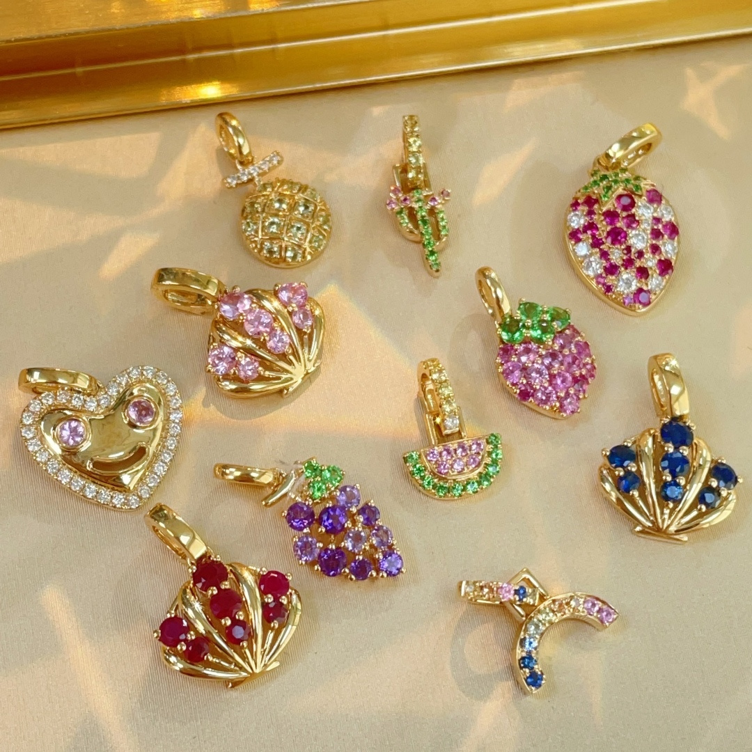 宝创集18K金镶嵌天然彩色宝石吊坠缤纷设计感水果造型万能扣吊坠