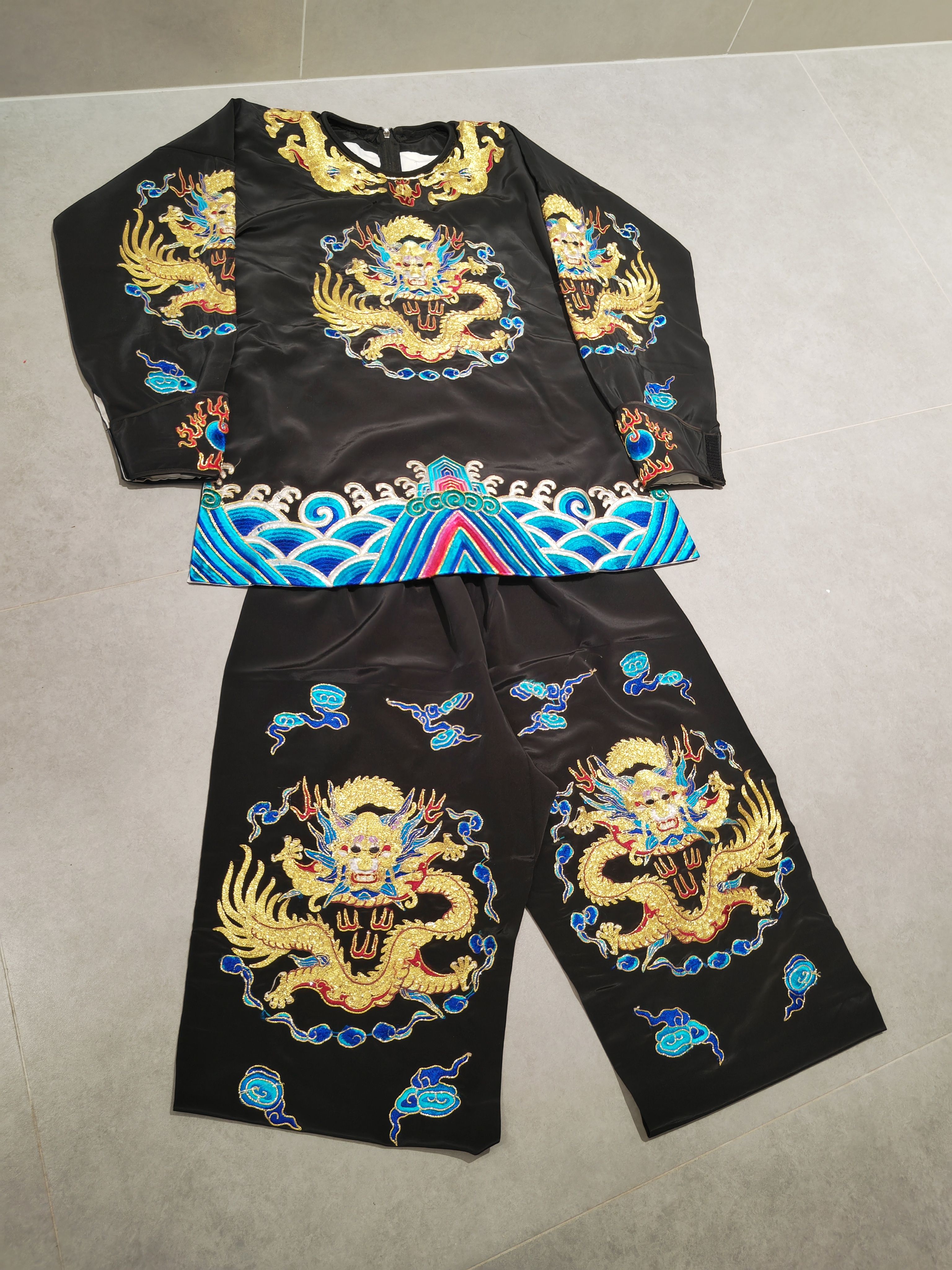 盘金刺绣大龙服装三件套魔术道具