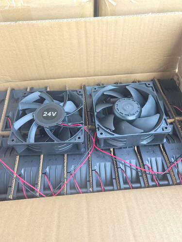 12038B 12V/24V工业散热风扇3300转 12038灌胶 120x120x38mm 裸线