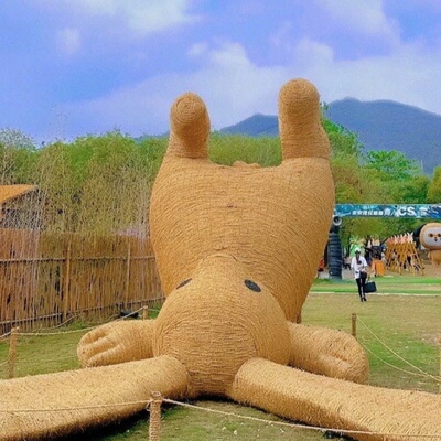 稻草工艺品制作草编卡通动物大型草垛景区雕塑大型草雕动物景观