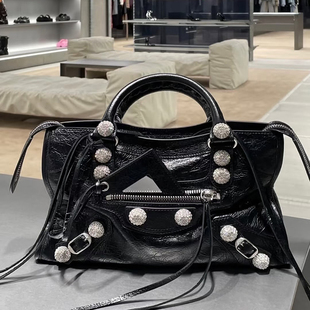 2026春夏新款带钻闪钻铆钉机车包百搭辣妹手提斜挎包包女包个性潮