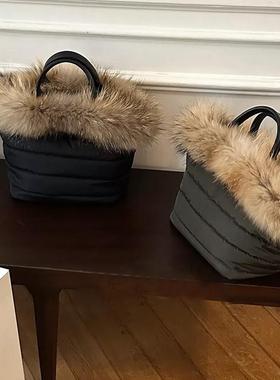 网红mona同款休闲百搭羽绒菱格毛毛菜篮子包毛绒女包2025秋冬新款