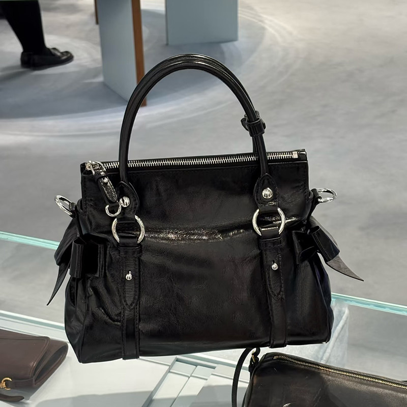 2026春夏小众设计复古机车包女高级感时尚简约手提包通勤斜挎包潮