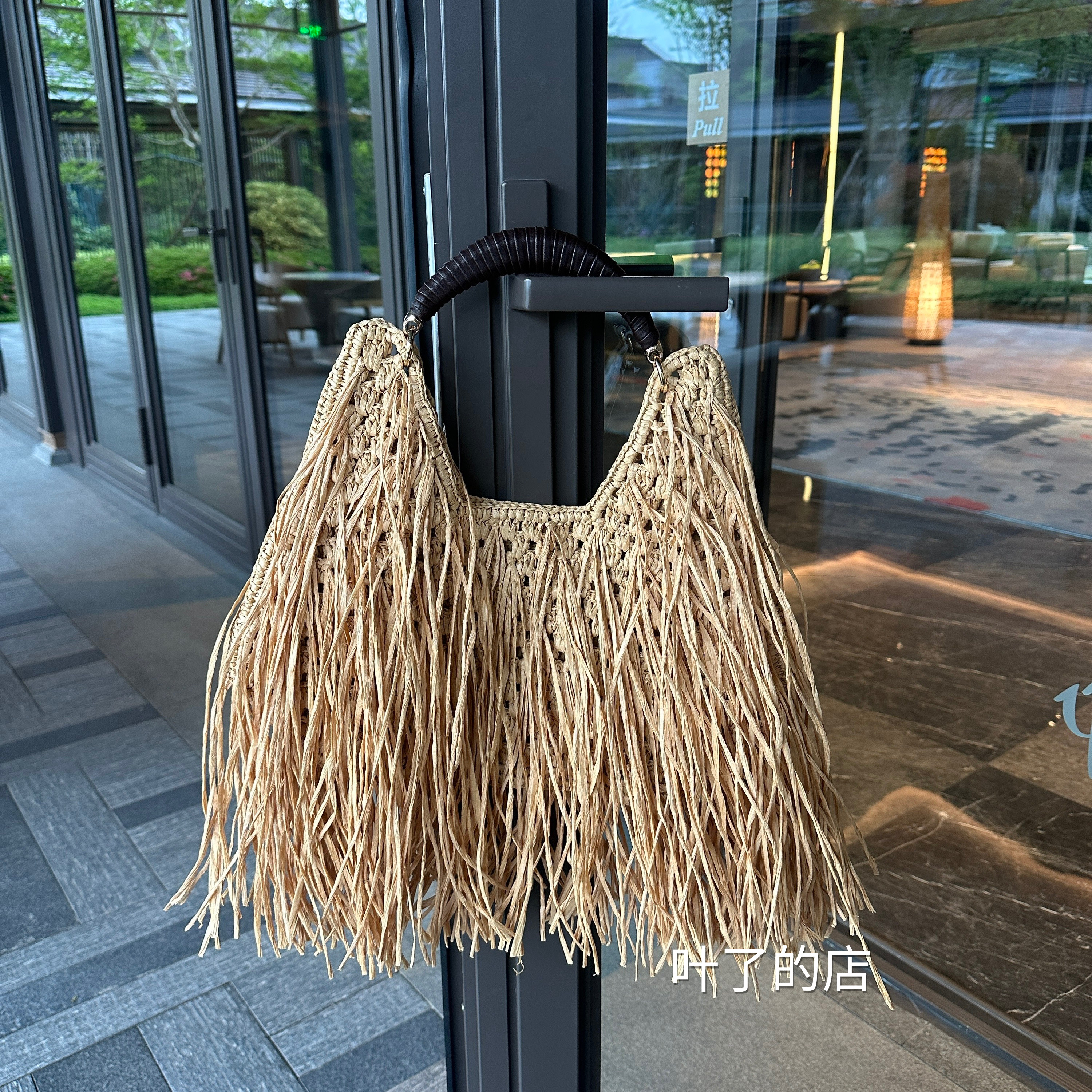 柜货  26年流苏编织女百搭海边手提单肩包度假风沙滩草包拍照道具