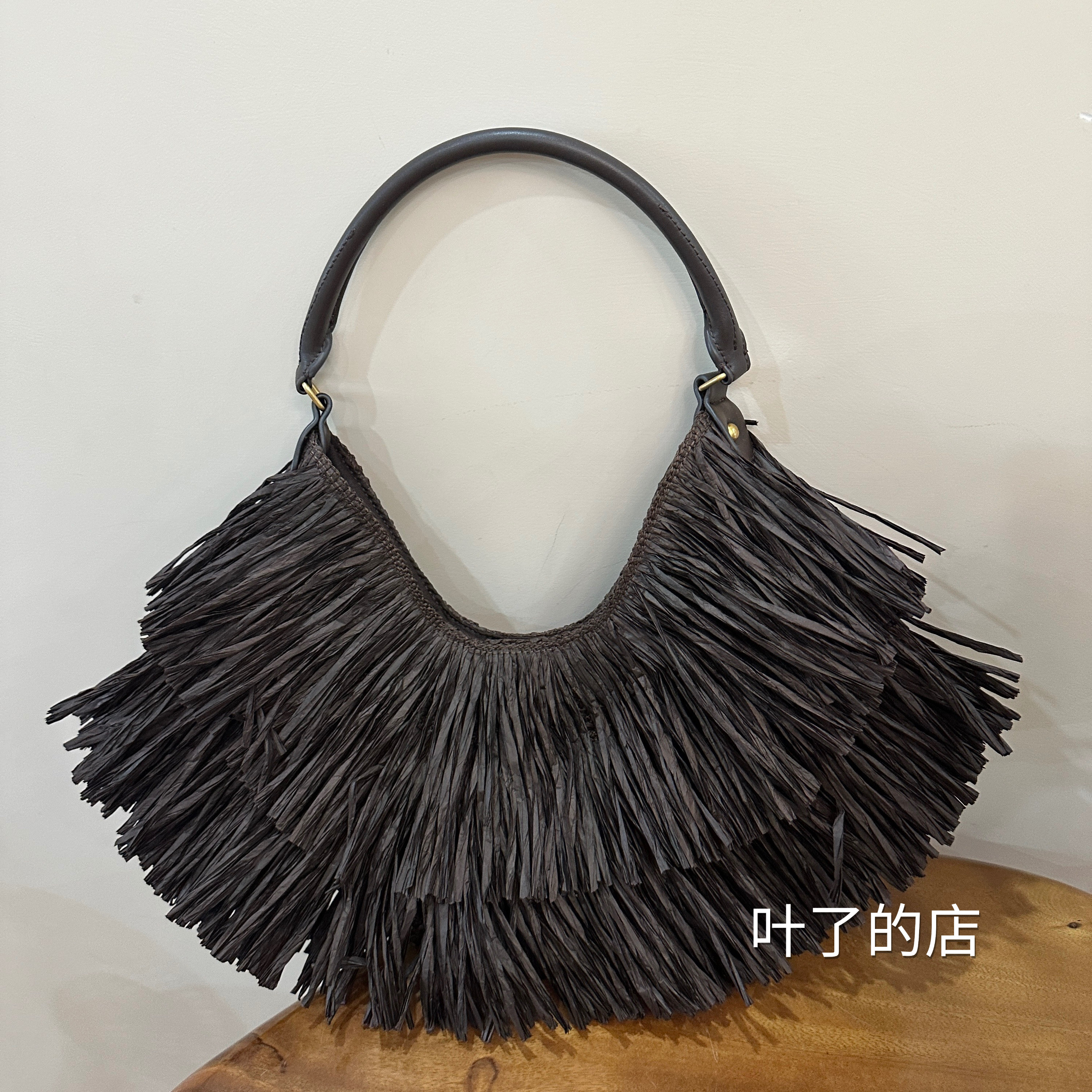 柜货 流苏纸草包巧克力色流苏单肩购物托特包 腋下海边度假风