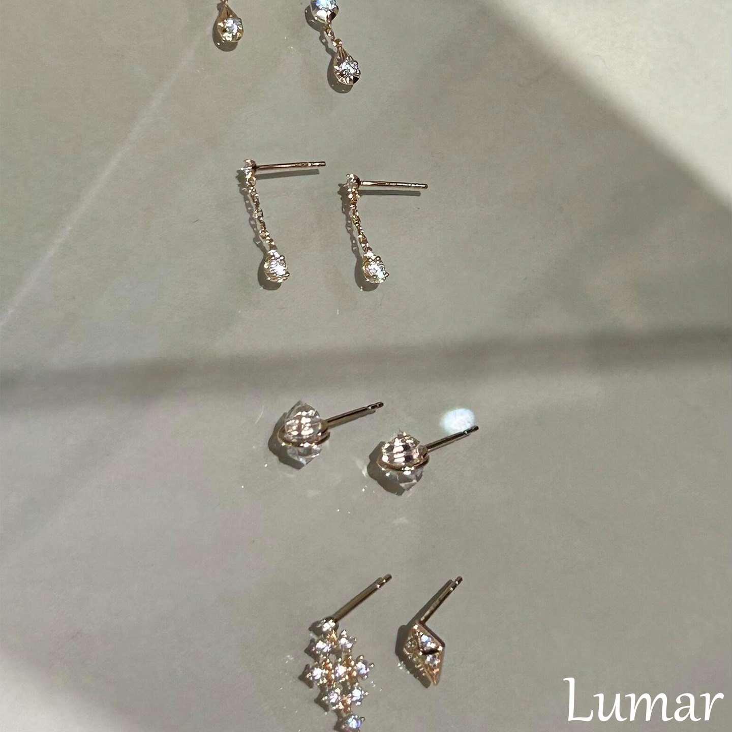 S925纯银极简爆闪不对称鼻屎钻耳钉轻奢简约气质日常方圆脸耳饰女