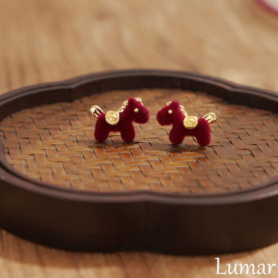 S925纯银马上来财丝绒小马耳钉女