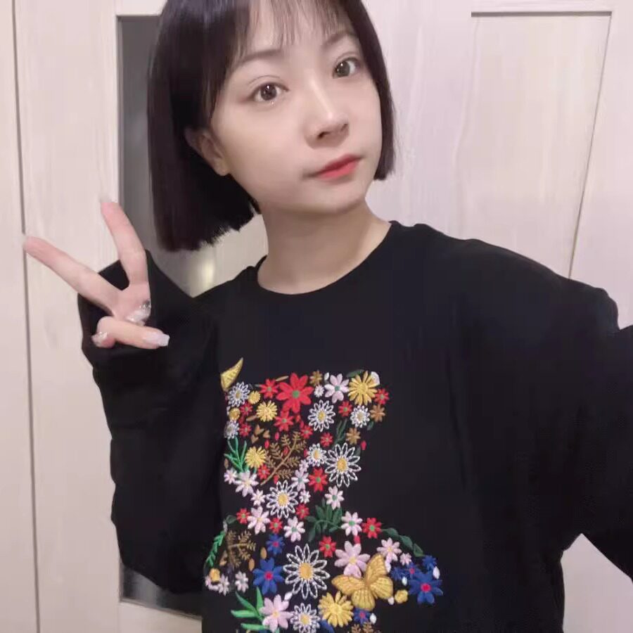 国潮花卉小熊刺绣工艺纯棉圆领卫衣春秋男女情侣宽松休闲长袖T恤