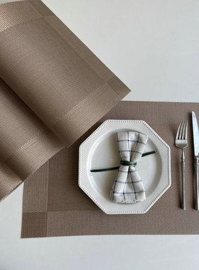 高级感PVC餐垫家用防水防油新款餐桌隔热垫碗碟垫免洗西餐垫杯垫