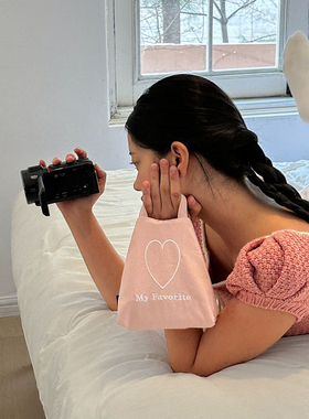 Mazzzzy韩国代购 爱心刺绣小手包少女粉便携手提杂物零钱收纳包