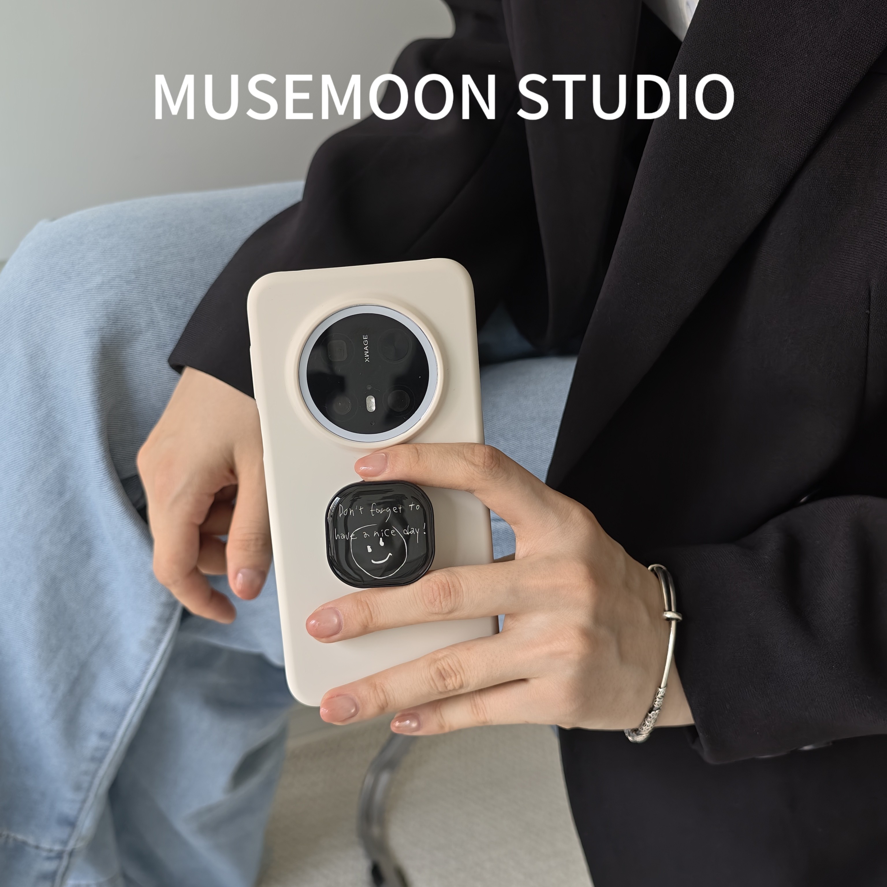 MUSEMOON|Nice day 韩国ins小众方形笑脸支架极简云絮白液态硅胶手机壳适用Phone17pro华为P90mate80prox300
