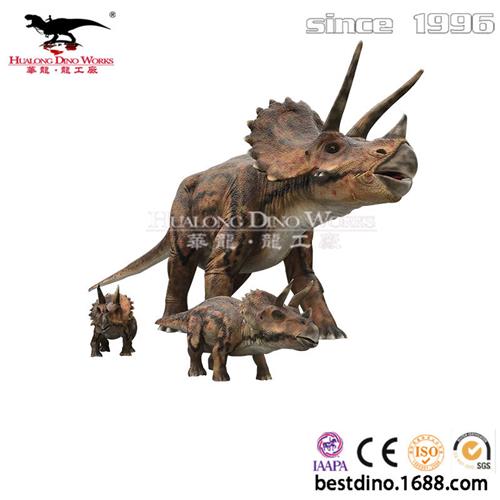 仿真三角龙一家恐龙妈妈和宝宝温馨画面恐龙亲子乐园.