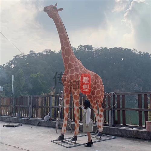 玻璃钢长颈鹿雕塑玻璃钢动物园公园绿地仿真动物雕塑景观摆件