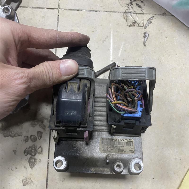 别克荣御发动机行车电脑板ECU 电路版 0261209024