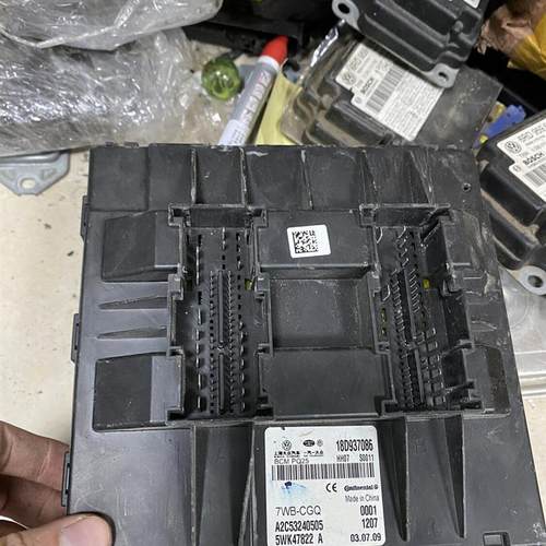 大众桑塔纳宝来朗逸车身电脑 车身控制器18D937085 18D937086 B D