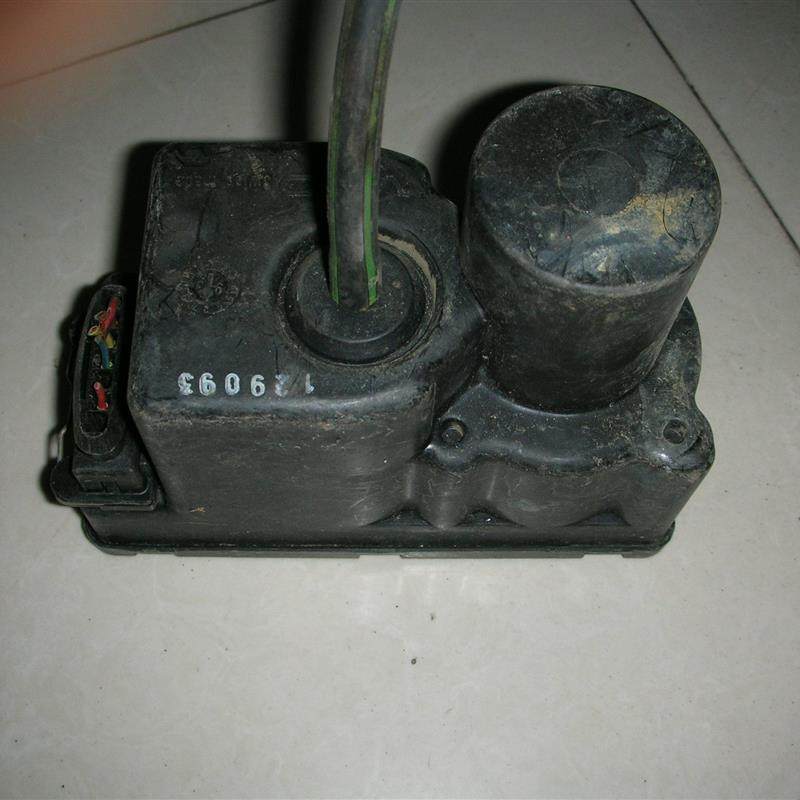 老奥迪100V6 2.6 门锁总泵 奥迪100六缸 C4V6 A6 中控锁 门锁气泵