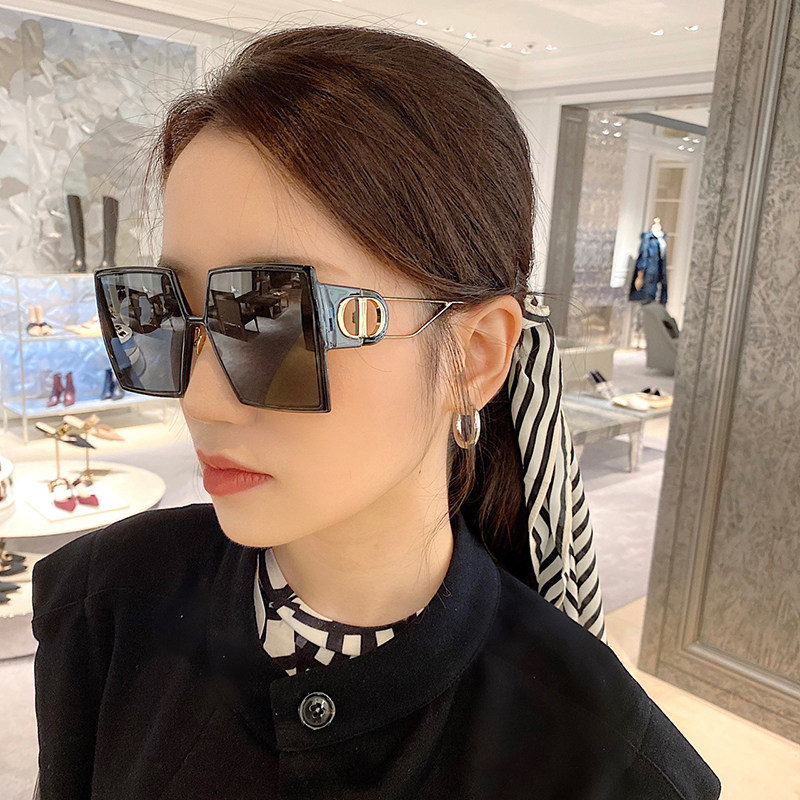 d家2023女士新款防紫外线方形黑色框蒙田太阳镜大脸显瘦墨镜渐变