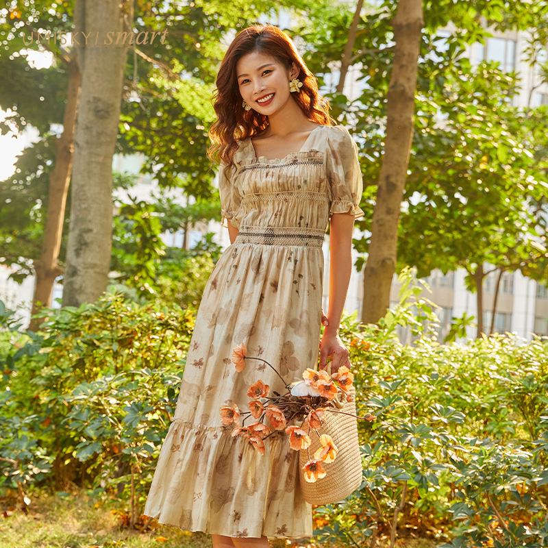 优美世界a字印花连衣裙