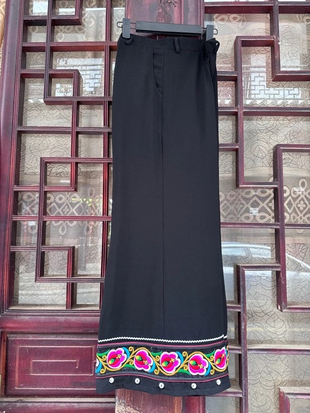 云南少数民族套装楚雄牟定彝族左脚舞服饰大裤脚一尺二麻纱料