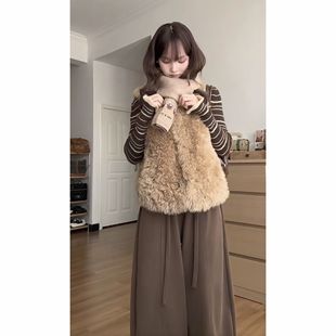 休闲厚款 宽松型时尚 上衣 马夹秋冬保暖款 卡其色草皮毛一体百搭无袖