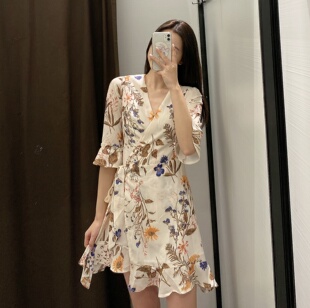 法式复古印花交叉V领围裹式收腰系带荷叶边连衣裙修身短款迷你裙