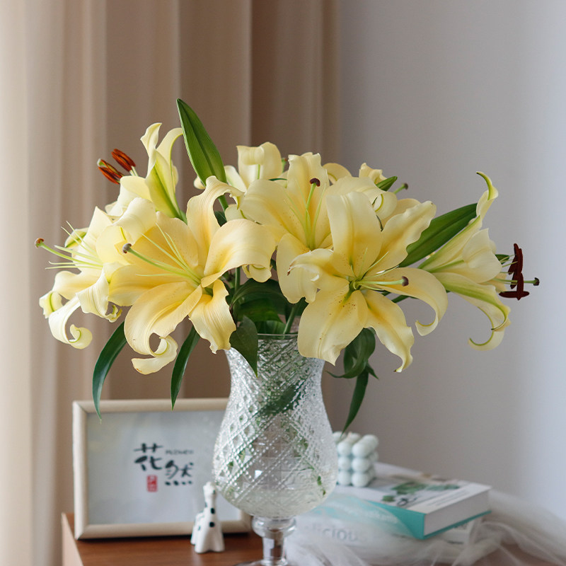皇帝香水百合鲜花云南基地直发鲜切花室内水养新鲜插花百合花花束