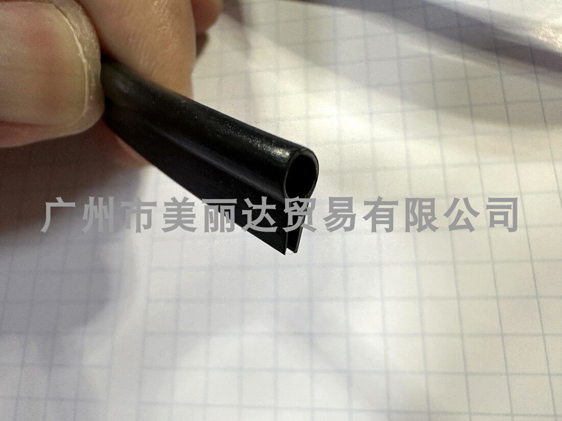 黑色PE开边车缝骨T骨塑胶骨条