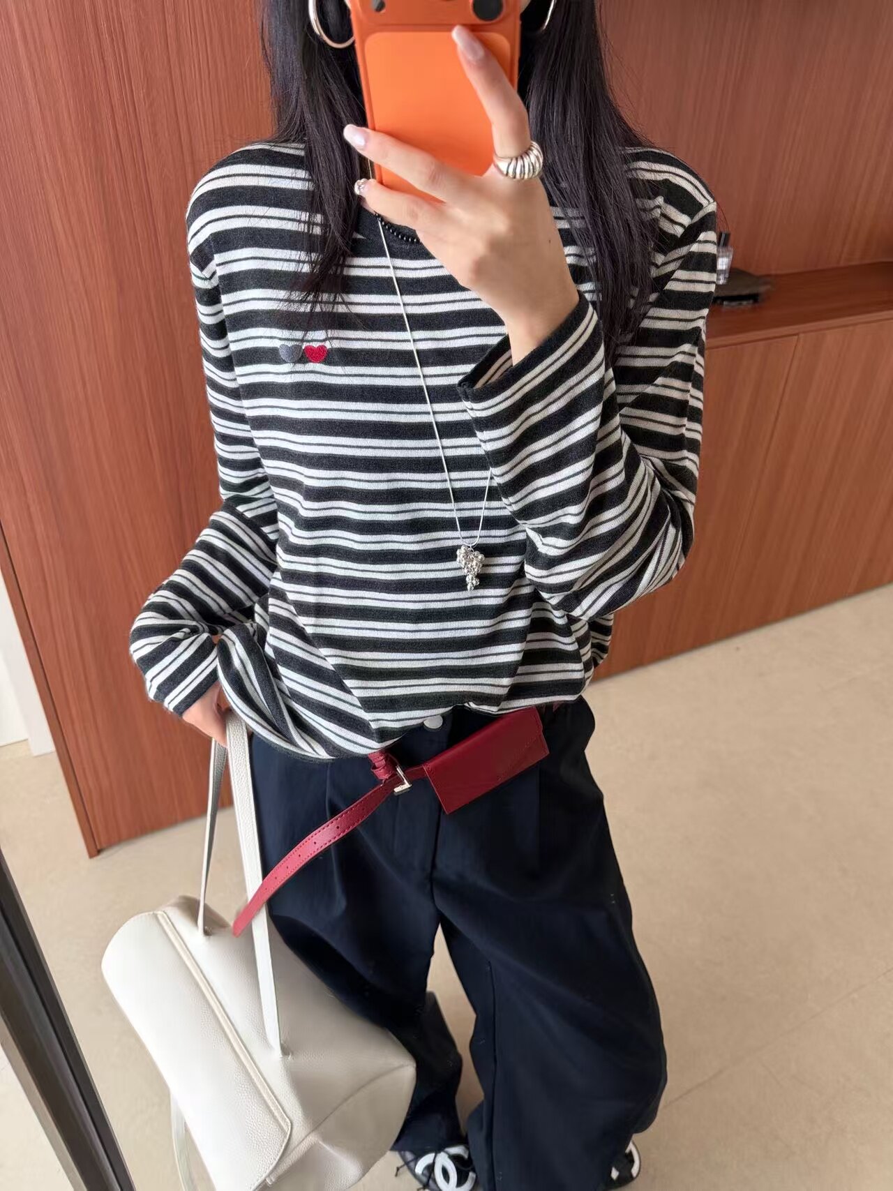 韩系条纹爱心刺绣显瘦女针织衫