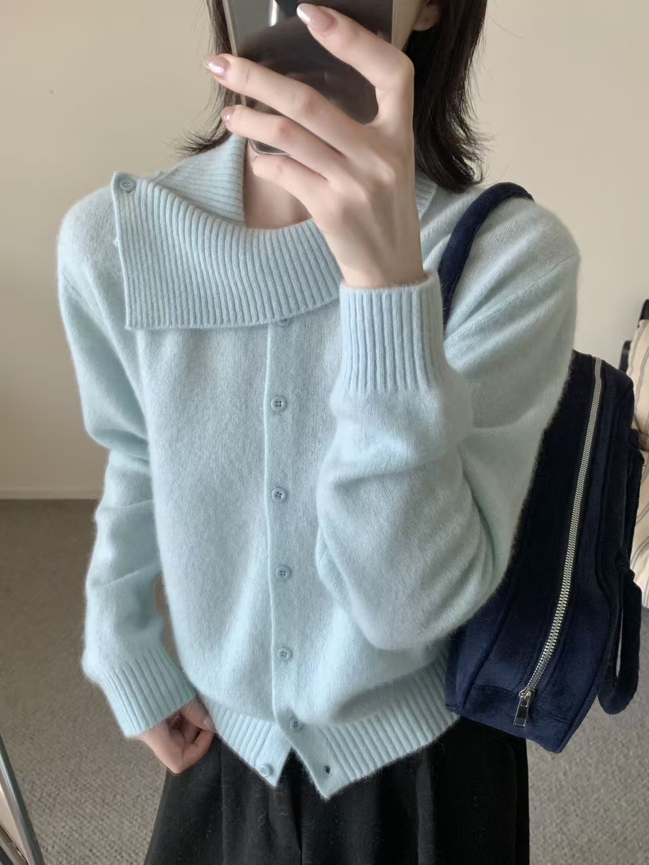 贝熊绒翻领长袖套头针织衫毛衣