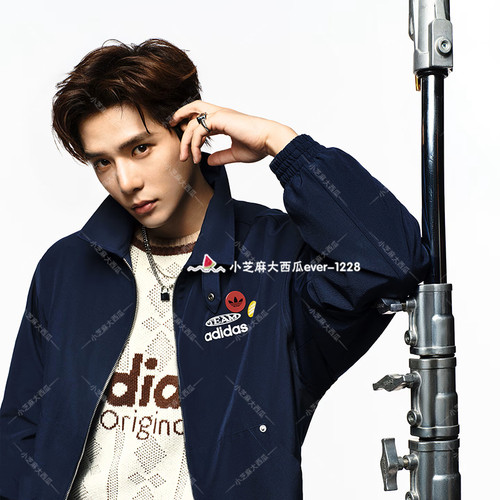 adidas三叶草运动宽松夹克外套