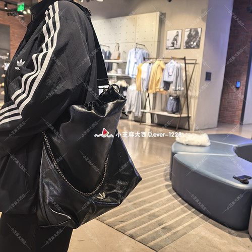 adidas三叶草街头风运动斜挎包