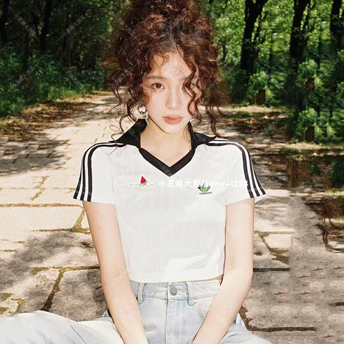 adidas三叶草千禧风V领polo衫